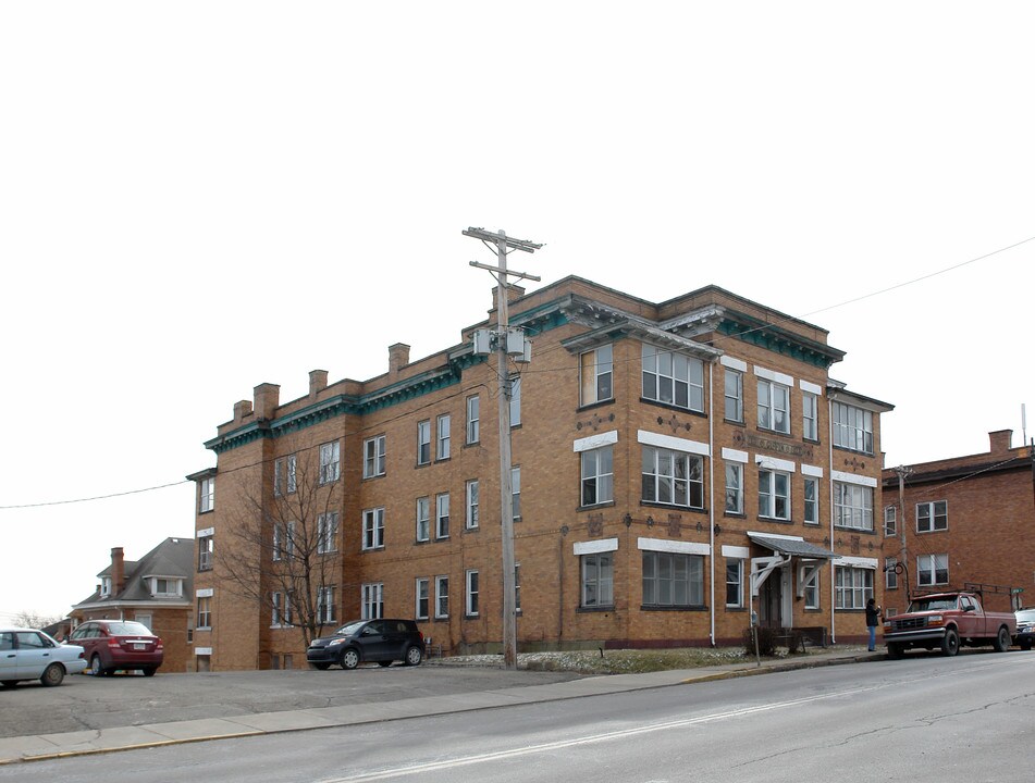 621 Brownsville Rd in Pittsburgh, PA - Building Photo
