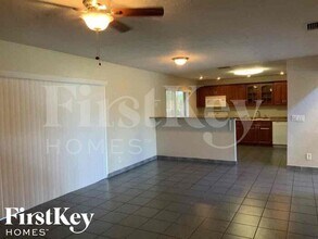 5784 Strawberry Lakes Cir in Greenacres, FL - Foto de edificio - Building Photo