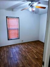 1001 Co Rd 773 in Devine, TX - Foto de edificio - Building Photo