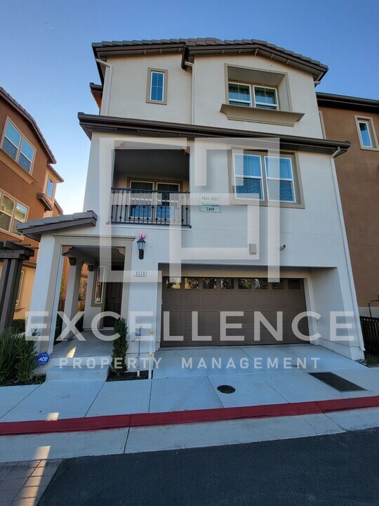 4519 Huntington Ln in San Jose, CA - Foto de edificio