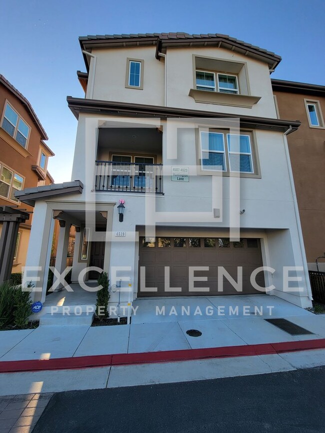 property at 4519 Huntington Ln