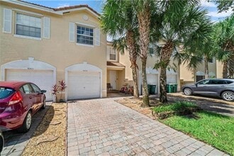 6373 Landings Way in Tamarac, FL - Building Photo - Building Photo