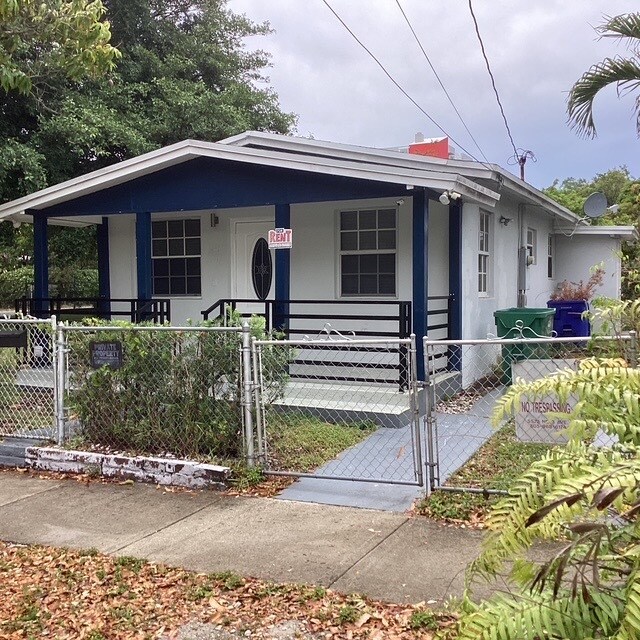 5573 NE 3rd Ave in Miami, FL - Foto de edificio