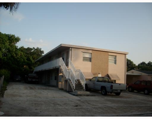 1017 Mayflower Rd in Fort Pierce, FL - Building Photo - Building Photo