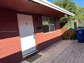 623 NW 9th Ave in Fort Lauderdale, FL - Building Photo - Building Photo