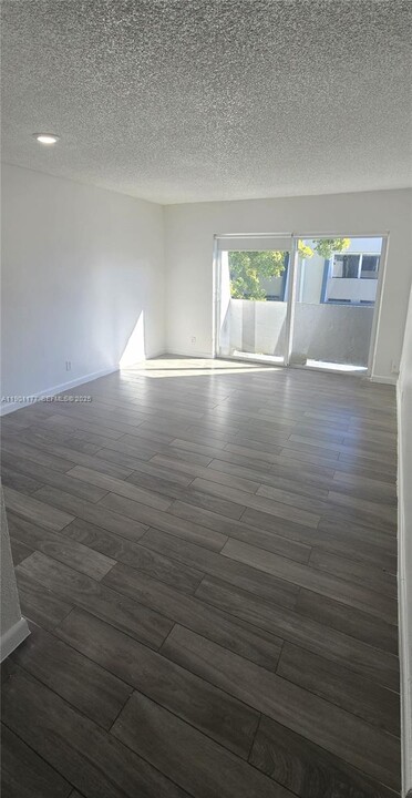 11110 SW 196th St in Cutler Bay, FL - Building Photo