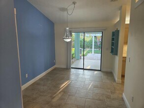 142 Queens Ln in Royal Palm Beach, FL - Building Photo - Building Photo