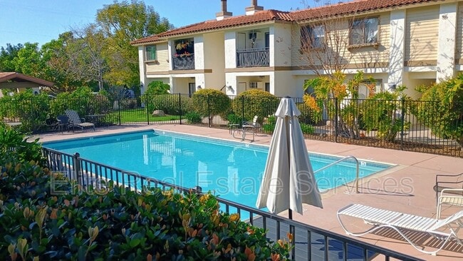 property at 1013 S Sunshine Ave