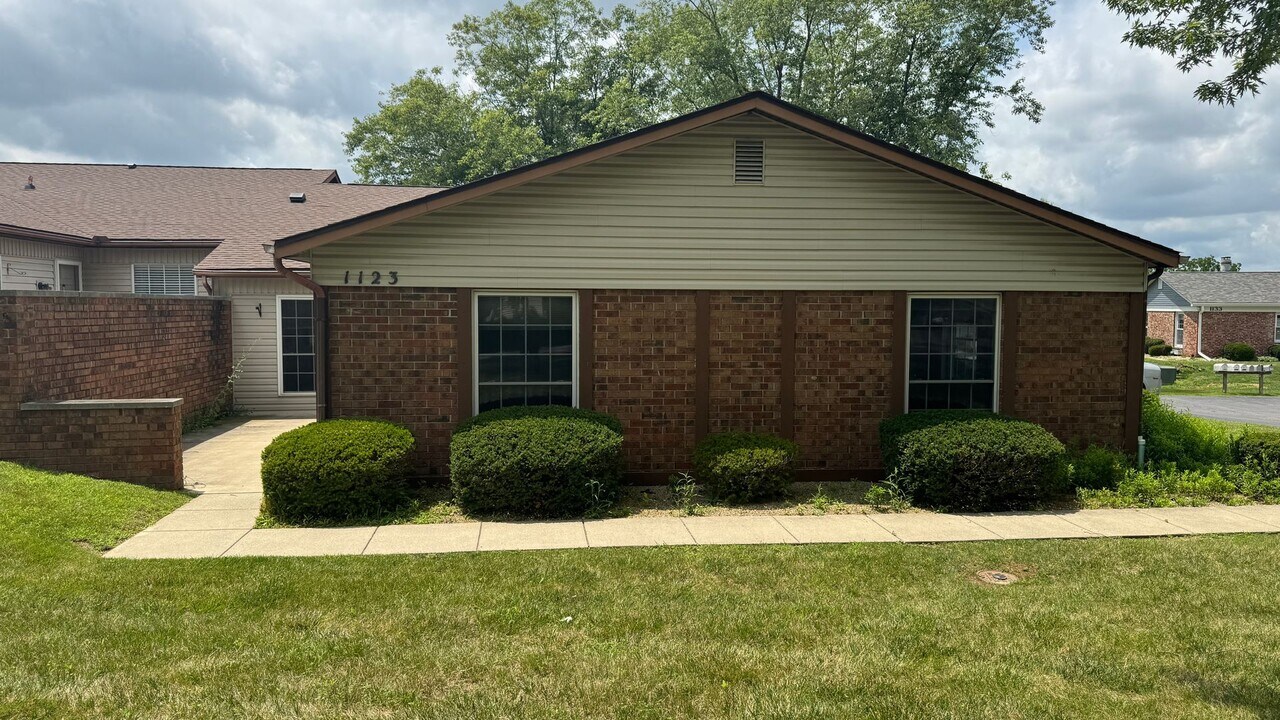 1123 E Buckingham E St in Bloomington, IN - Foto de edificio