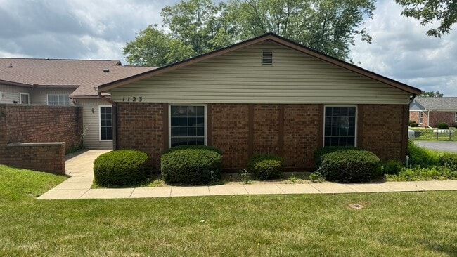 property at 1123 E Buckingham E St