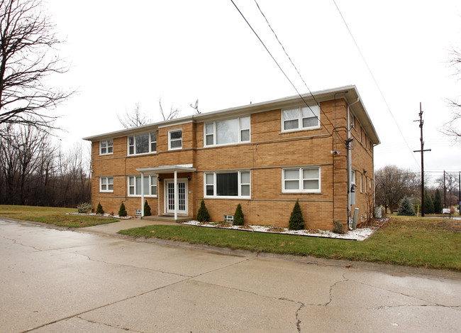 Pittsview Apartments in Ann Arbor, MI - Building Photo - Building Photo