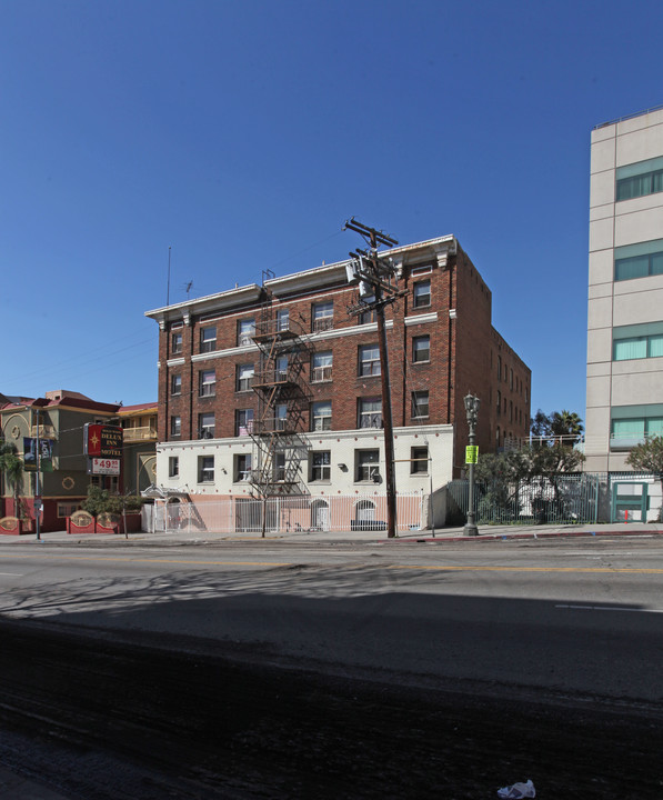 Ozmun Apartments in Los Angeles, CA - Foto de edificio