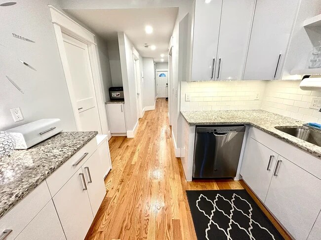 326 Chelsea St in Boston, MA - Building Photo - Building Photo