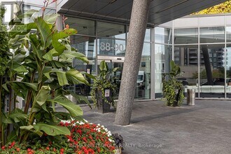 88 Park Lawn Rd in Toronto, ON - Building Photo - Building Photo