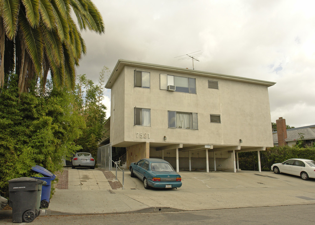 7521 Norton Ave in Los Angeles, CA - Building Photo