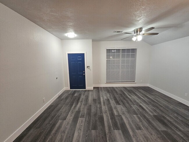 919 Crestwood Dr