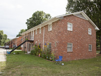 Colonial Estates in Winston-Salem, NC - Foto de edificio - Building Photo