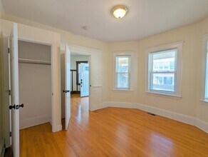 108 W Quincy St, Unit 1 in Somerville, MA - Building Photo - Building Photo