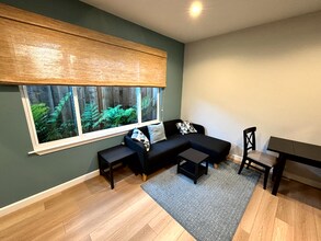 417 Manzanita St in Redwood City, CA - Building Photo - Building Photo