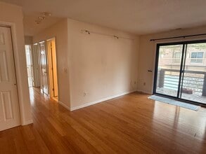 166 Old Brookfield Rd, Unit 17-3 in Danbury, CT - Building Photo - Building Photo