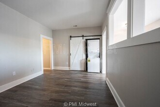 874 Virginia Ave in Indianapolis, IN - Foto de edificio - Building Photo