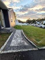 308 Hancock St in Brentwood, NY - Building Photo