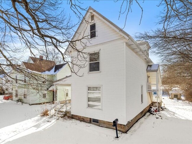 property at 520 W Bucyrus St