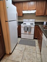 1455 E Katie Ave, Unit F20 in Las Vegas, NV - Foto de edificio - Building Photo