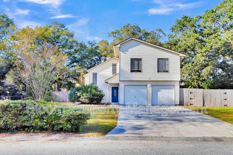 111 Cottonwood Dr in Summerville, SC - Building Photo