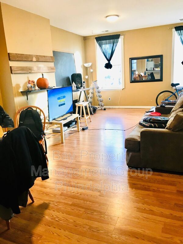 1743 W Diamond St photo'