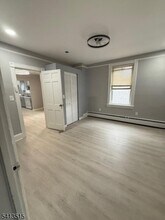 126 Columbus Pl, Unit 2 in Roselle Park, NJ - Building Photo - Building Photo