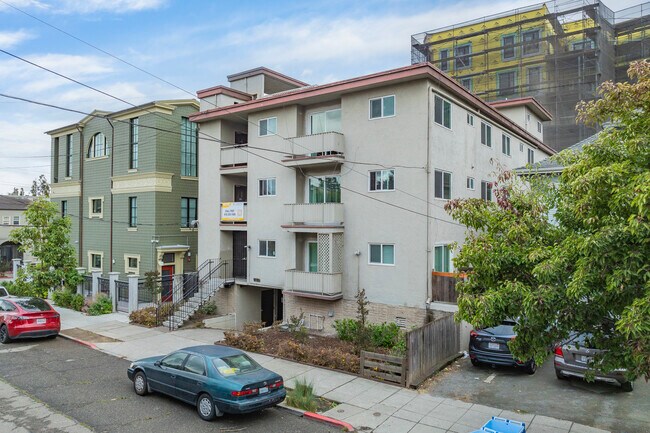 2540 Regent St in Berkeley, CA - Foto de edificio - Building Photo