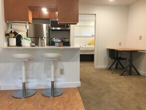 3247 NE 87th St, Unit 2 in Seattle, WA - Foto de edificio - Building Photo