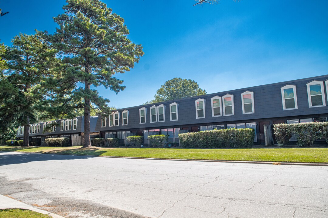 Jefferson Court in Pine Bluff, AR - Building Photo