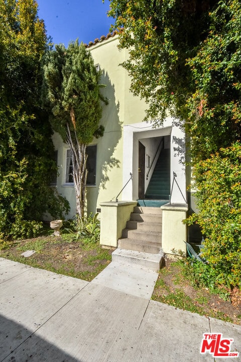 8437 Waring Ave in West Hollywood, CA - Building Photo - Building Photo
