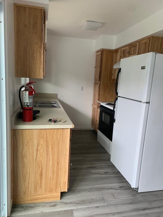927 Delport Ave, Unit Apt 2 in Santa Rosa, CA - Building Photo