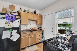 28-30 Whitney St, Unit 301 in Hartford, CT - Building Photo - Building Photo