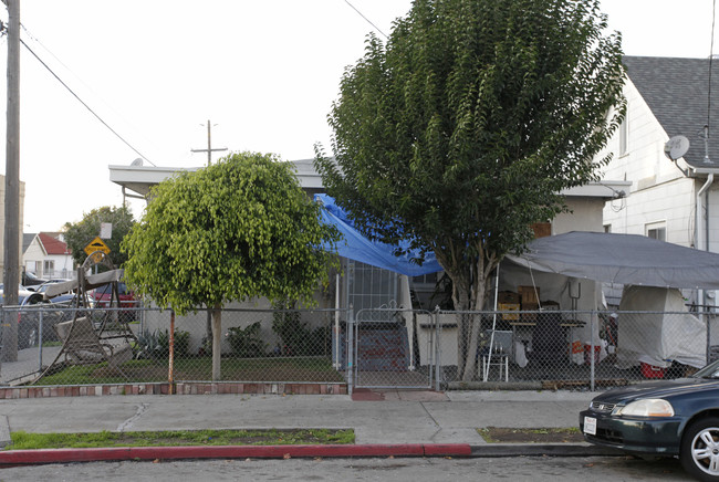 4080 E 18th St in Oakland, CA - Foto de edificio - Building Photo