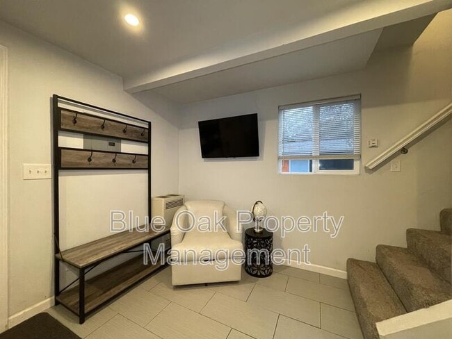 631 Oak Lawn Ave in Chico, CA - Building Photo - Building Photo