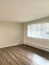 20832 76th Ave W in Edmonds, WA - Foto de edificio - Building Photo