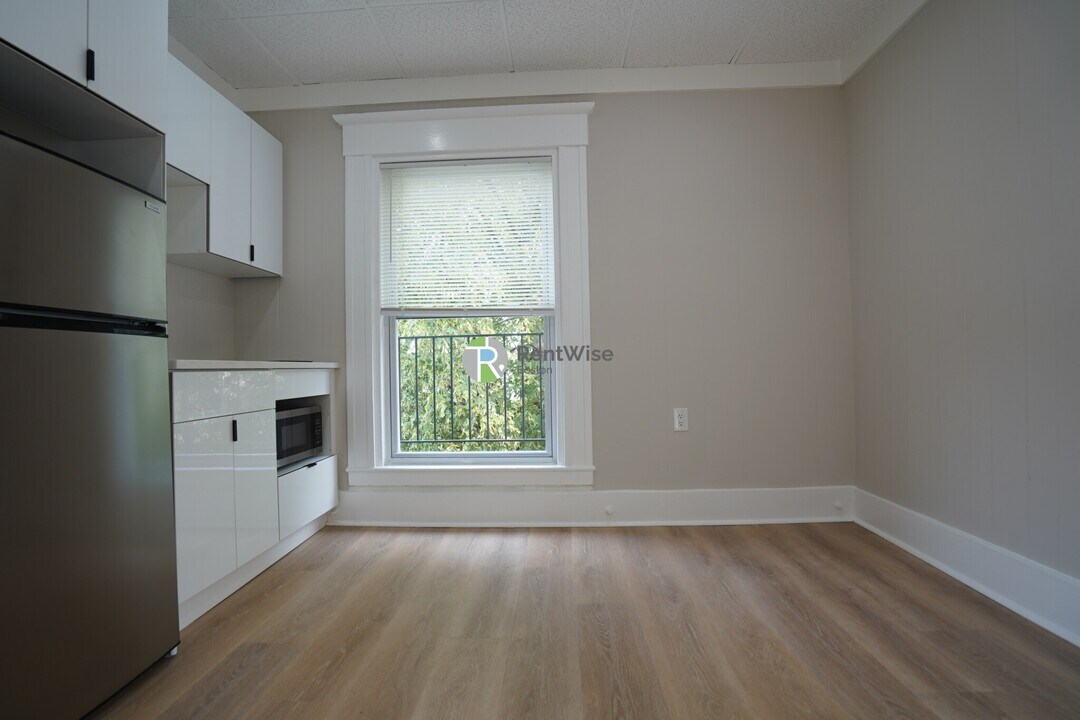 142 Dorchester St in Boston, MA - Building Photo