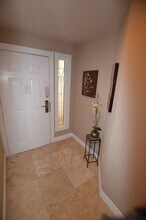 270 E Flamingo Rd in Las Vegas, NV - Foto de edificio - Building Photo