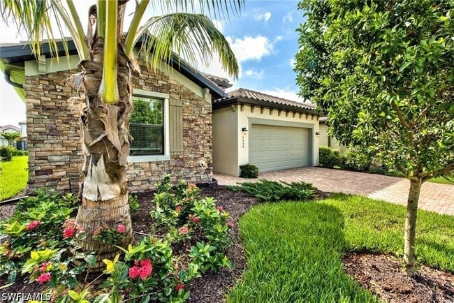 9460 Foxglove Ln in Naples, FL - Building Photo - Building Photo