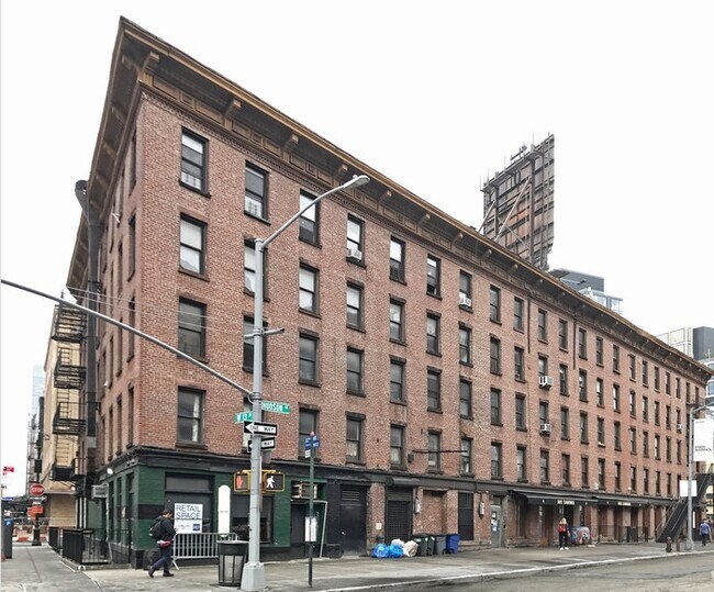 24 Ninth Ave in New York, NY - Building Photo - Building Photo
