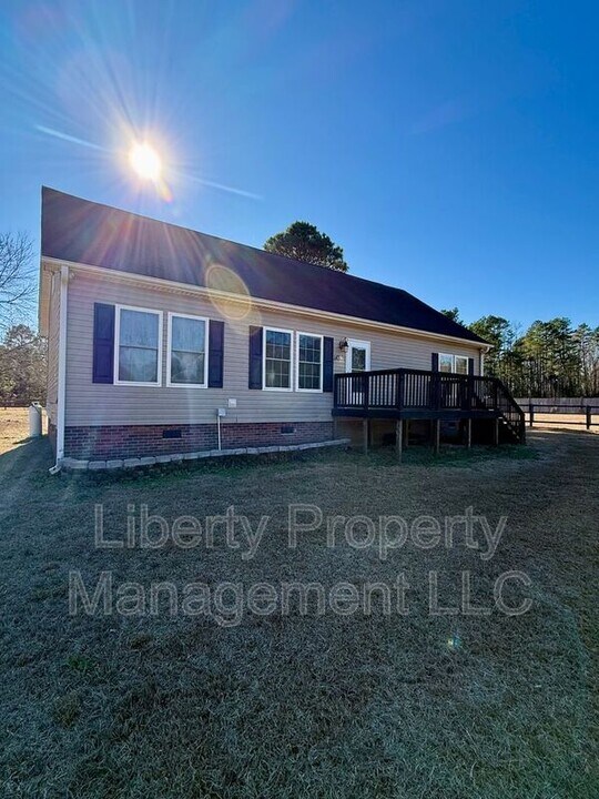 143 Quail Dr in Raeford, NC - Building Photo