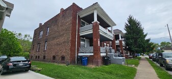 563 E 118th St in Cleveland, OH - Building Photo
