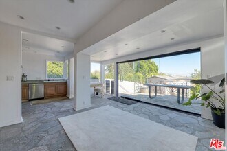 1300 Summitridge Dr in Beverly Hills, CA - Building Photo - Building Photo