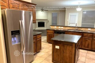 1225 Spanish Moss Dr in Burleson, TX - Foto de edificio - Building Photo