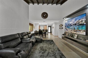 3996 Estepona Ave in Doral, FL - Building Photo