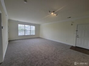 367 Samuel Cir in Sayreville, NJ - Foto de edificio - Building Photo